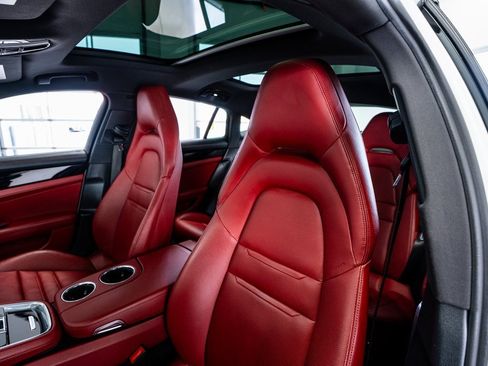 Used 2020 Porsche Panamera 4 image 41