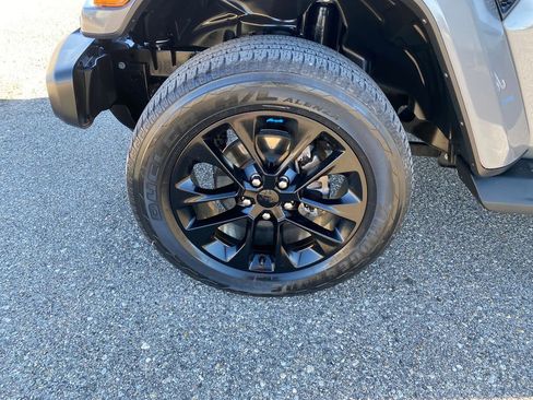 Used 2022 Jeep Wrangler Unlimited Sahara image 26