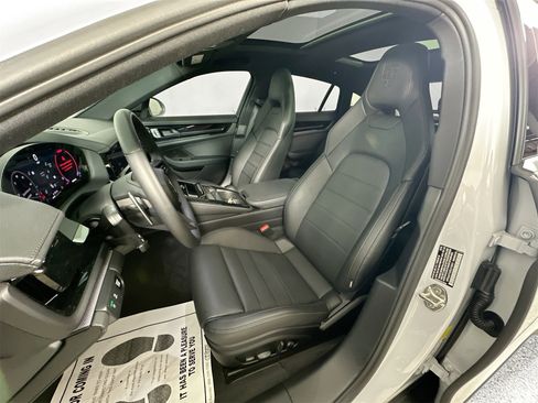 Certified 2025 Porsche Panamera image 5