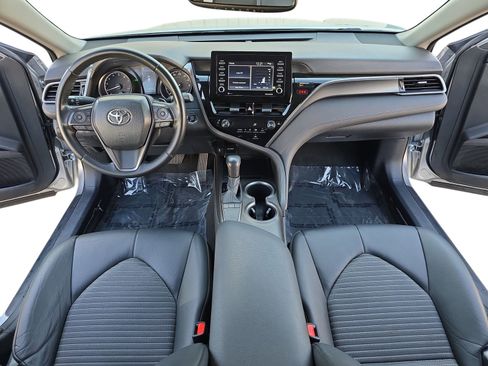 Used 2024 Toyota Camry SE image 15