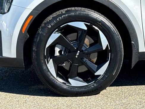 Certified 2025 Kia Sorento EX AWD/4WD image 37