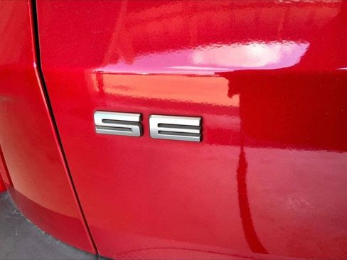 Used 2022 Ford Escape SE w/ SE Sport Appearance Package FWD image 9