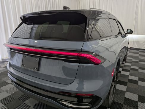 Used 2025 Lincoln Nautilus Reserve AWD/4WD image 7