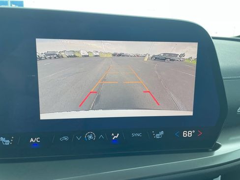 Used 2026 Chevrolet Traverse LT AWD/4WD image 21
