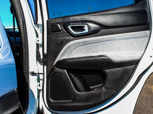 Used 2025 Jeep Compass Latitude w/ Sun & Sound Group image 12