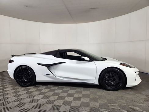 Used 2025 Chevrolet Corvette E-Ray w/ Stealth Interior Trim Package AWD/4WD image 8