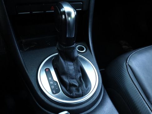 Used 2012 Volkswagen Beetle 2.5 image 8