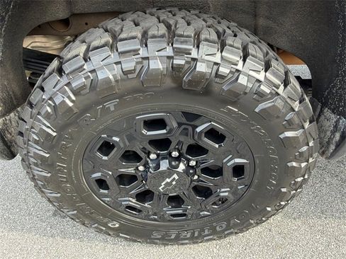 Used 2024 Chevrolet Silverado 2500 LTZ w/ LTZ Plus Package image 17