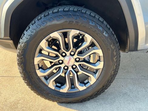 Used 2025 GMC Canyon Denali image 26