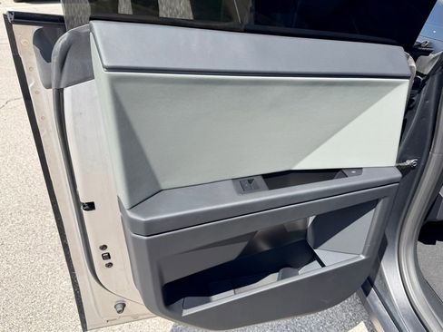 Used 2025 Tesla Cybertruck AWD Crew Cab image 15