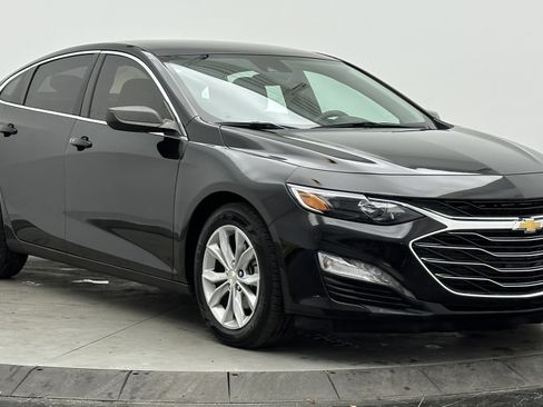 Used 2025 Chevrolet Malibu LT image 3
