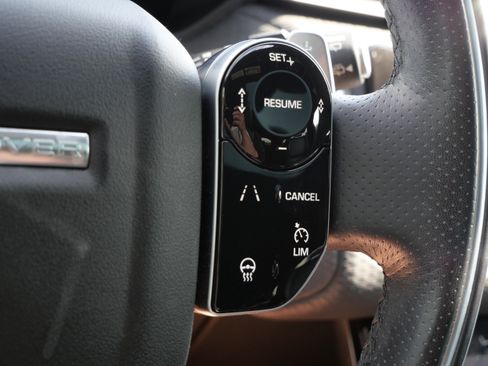 Used 2019 Land Rover Range Rover Velar R-Dynamic SE AWD/4WD image 26