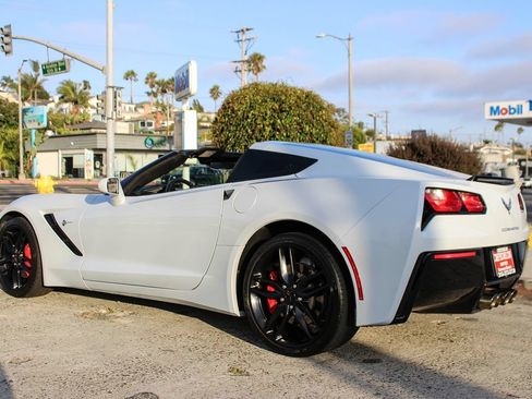 Used 2019 Chevrolet Corvette Stingray Coupe w/ 1LT RWD image 3