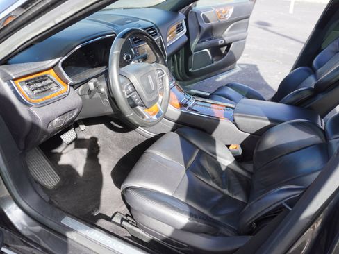 Used 2017 Lincoln Continental Select image 22