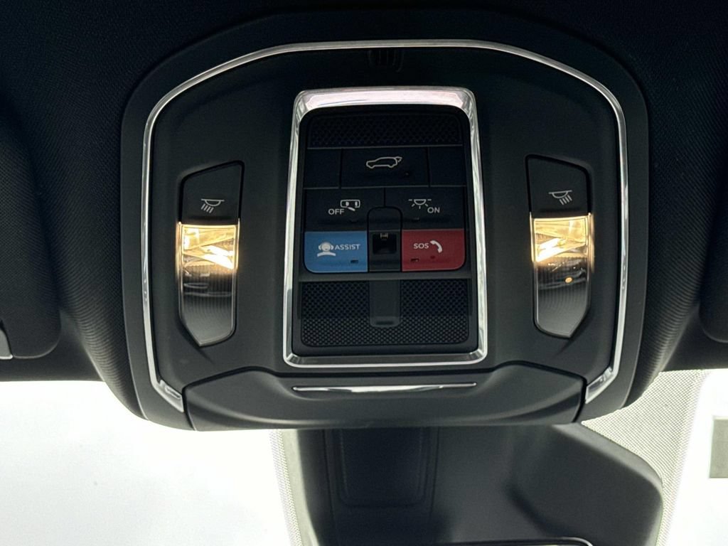 Used 2024 Jeep Wagoneer Series III AWD/4WD image 19