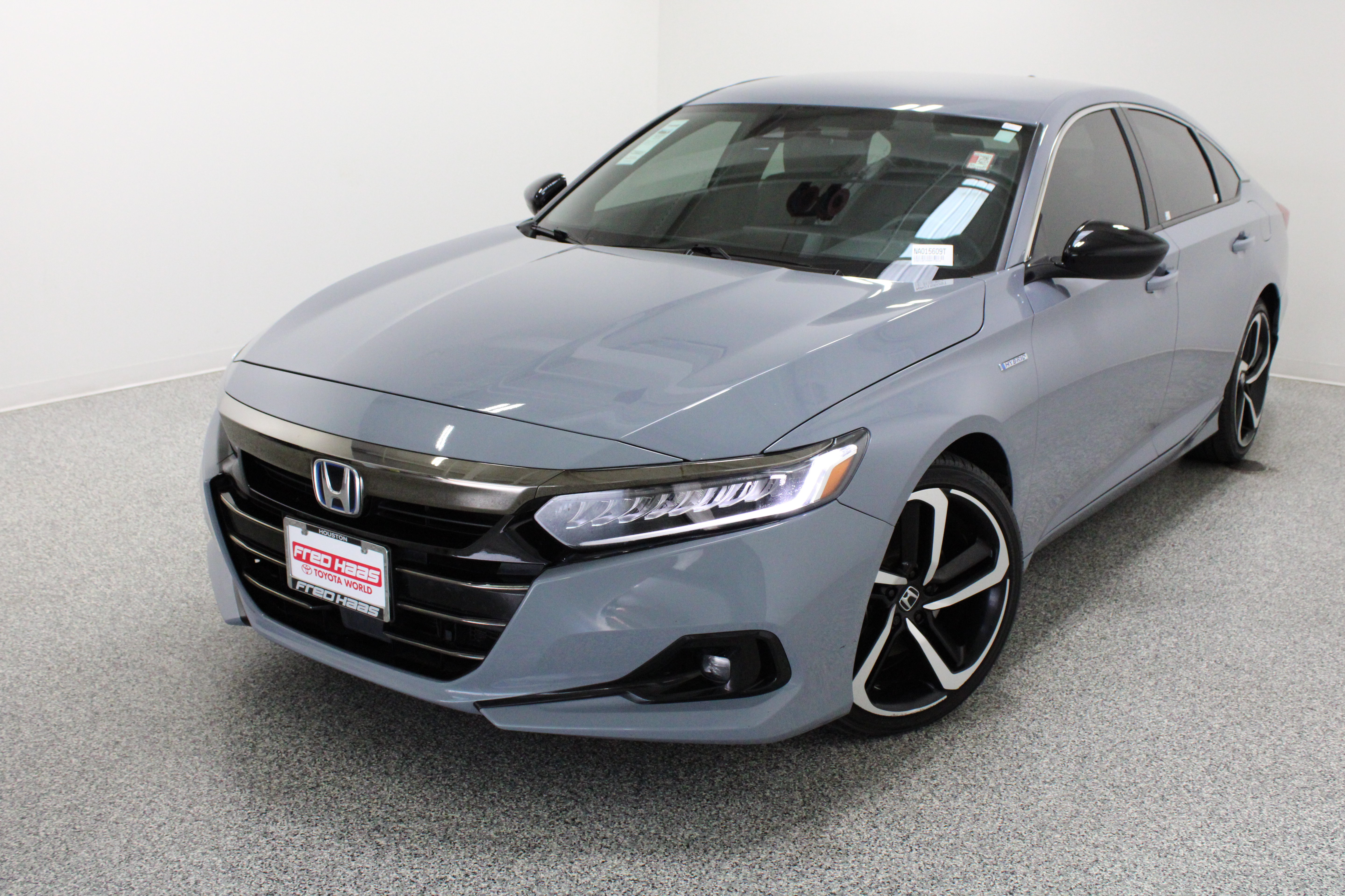 Used 2022 Honda Accord Sport image 2