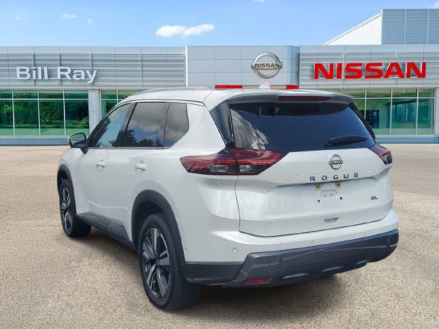 Used 2025 Nissan Rogue SL w/ SL Premium Package FWD image 3
