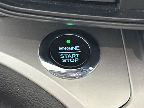 Used 2021 Ford Explorer XLT image 26