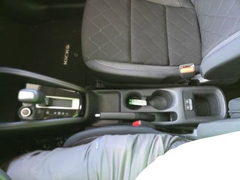 Used 2019 Nissan Kicks SV FWD image 50