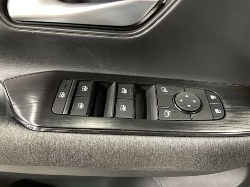 Used 2025 Nissan Kicks SV image 8