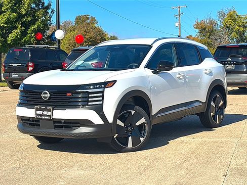 New 2026 Nissan Kicks SR image 2