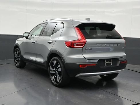 Used 2024 Volvo XC40 B5 Plus AWD/4WD image 3