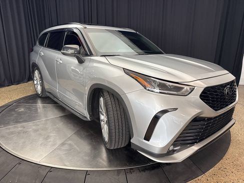 Used 2021 Toyota Highlander XSE AWD/4WD image 12