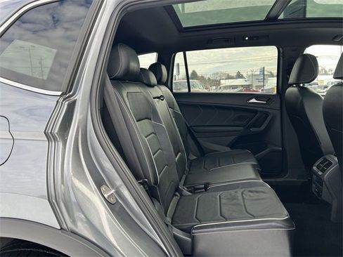 Used 2022 Volkswagen Tiguan SEL R-Line image 18