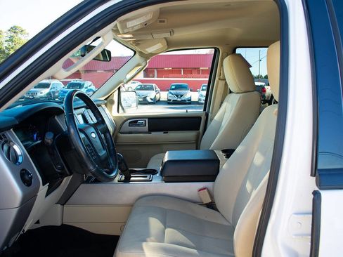 Used 2017 Ford Expedition XLT image 14