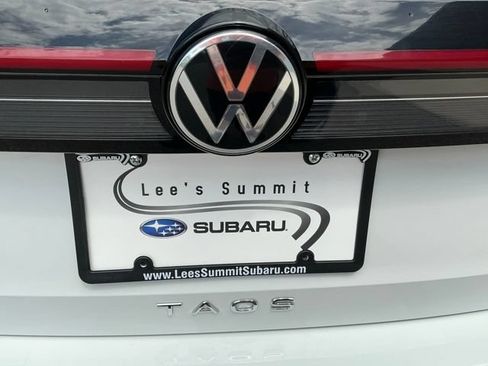 Used 2025 Volkswagen Taos SE AWD/4WD image 5
