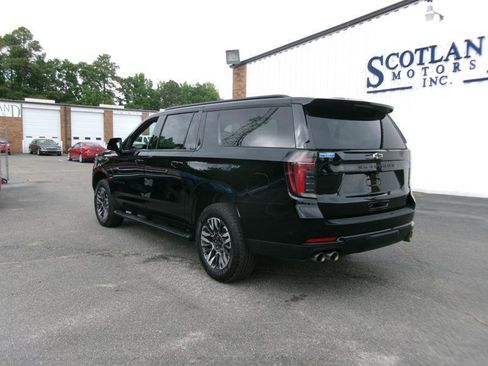 Used 2025 Chevrolet Suburban Z71 AWD/4WD image 8