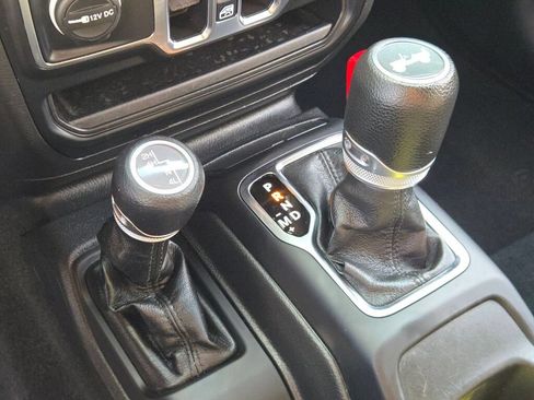 Used 2023 Jeep Wrangler Unlimited Sport AWD/4WD image 31
