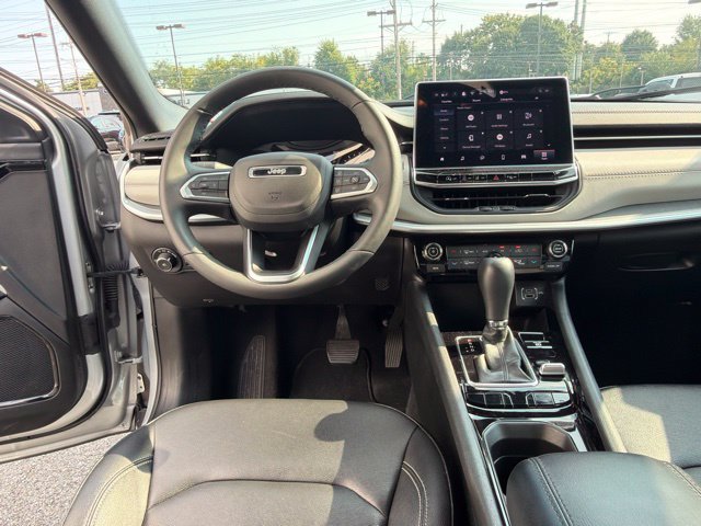Used 2025 Jeep Compass Limited AWD/4WD image 16