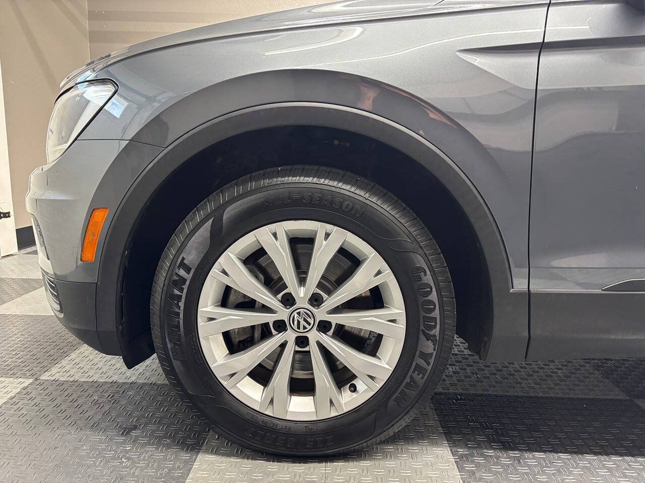 Used 2019 Volkswagen Tiguan SE w/ 3rd Row Seat Package AWD/4WD image 12