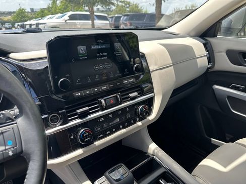 Used 2023 Nissan Pathfinder SL AWD/4WD image 26