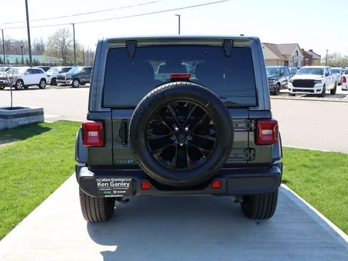 Used 2025 Jeep Wrangler Unlimited Sahara AWD/4WD image 35