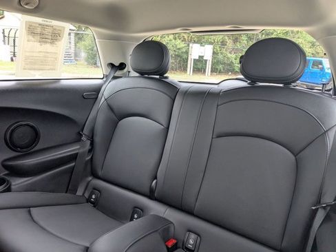 Used 2023 MINI Cooper 2-Door Hardtop image 15