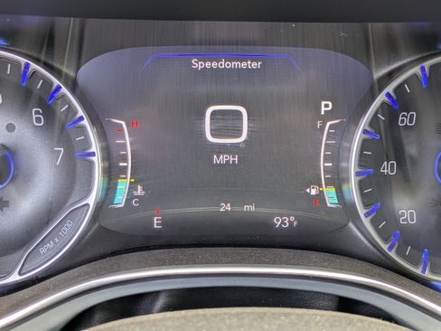 Used 2025 Chrysler Pacifica Limited FWD image 25