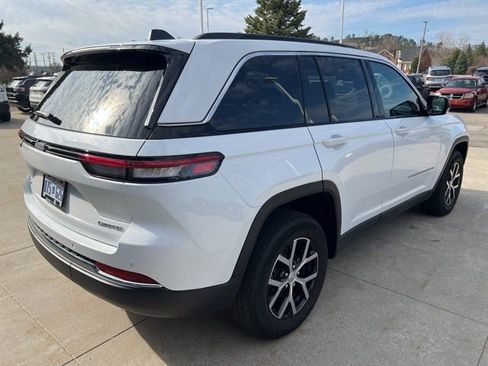 Certified 2025 Jeep Grand Cherokee Limited image 6