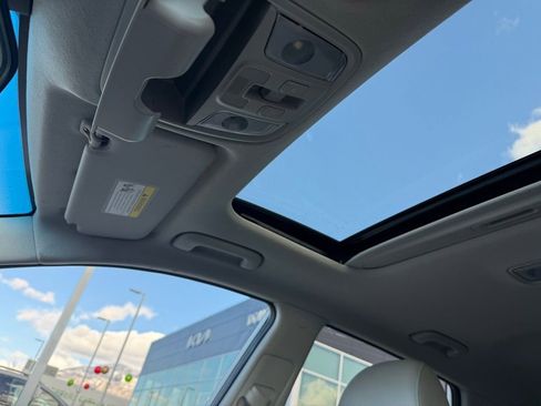 Certified 2022 Kia Niro EX Premium image 22