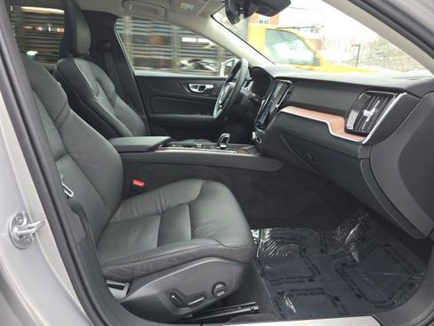 Certified 2025 Volvo V60 B5 Cross Country Plus image 17