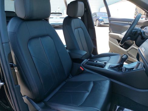 Certified 2025 Audi Q3 2.0T Premium w/ Convenience Package AWD/4WD image 10