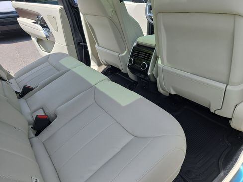 New 2026 Land Rover Range Rover Long Wheelbase SE AWD/4WD image 11