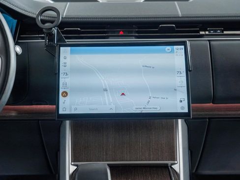 Used 2025 Land Rover Range Rover SE image 24