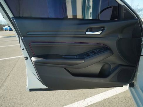 Used 2019 Nissan Altima 2.5 SR w/ SR Premium Package image 14