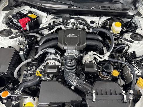 Certified 2025 Toyota GR86 image 40