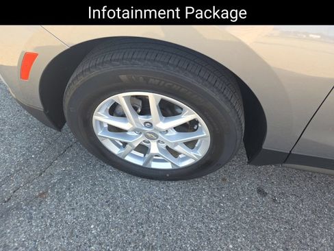 Used 2024 Chevrolet Equinox LT FWD image 9