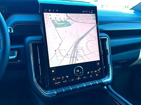 Used 2025 GMC Yukon XL Elevation image 32