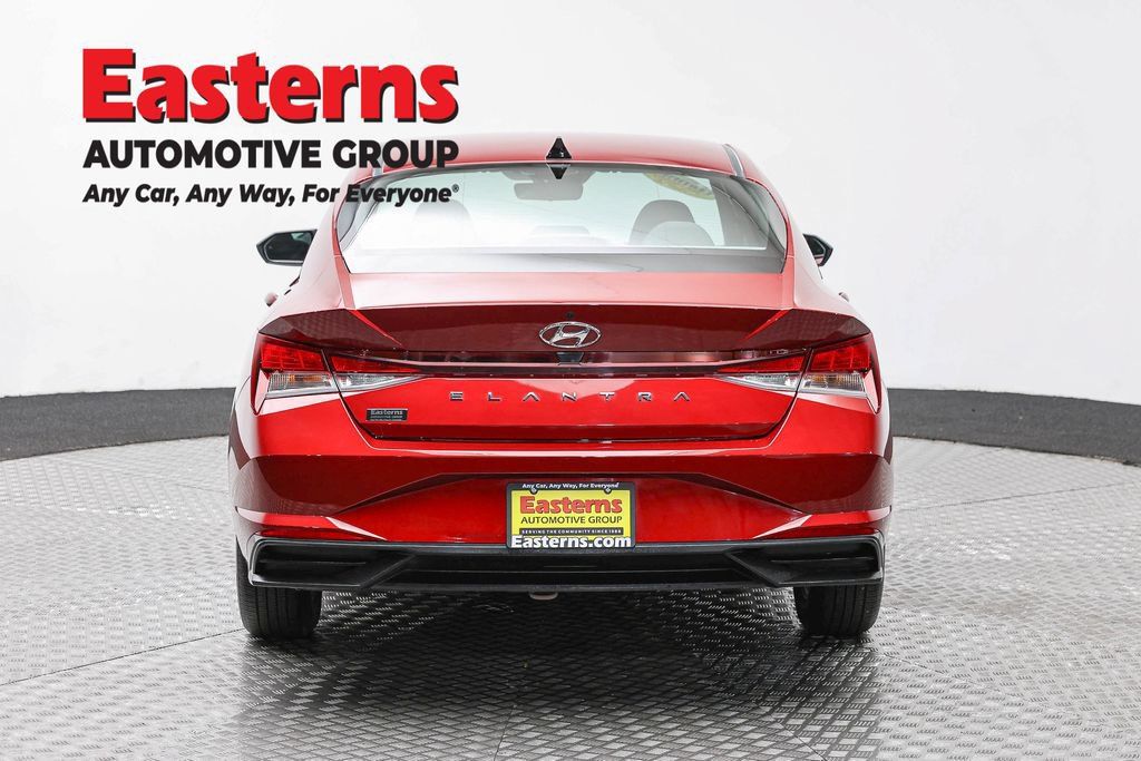 Used 2023 Hyundai Elantra SE w/ Cargo Package FWD image 8