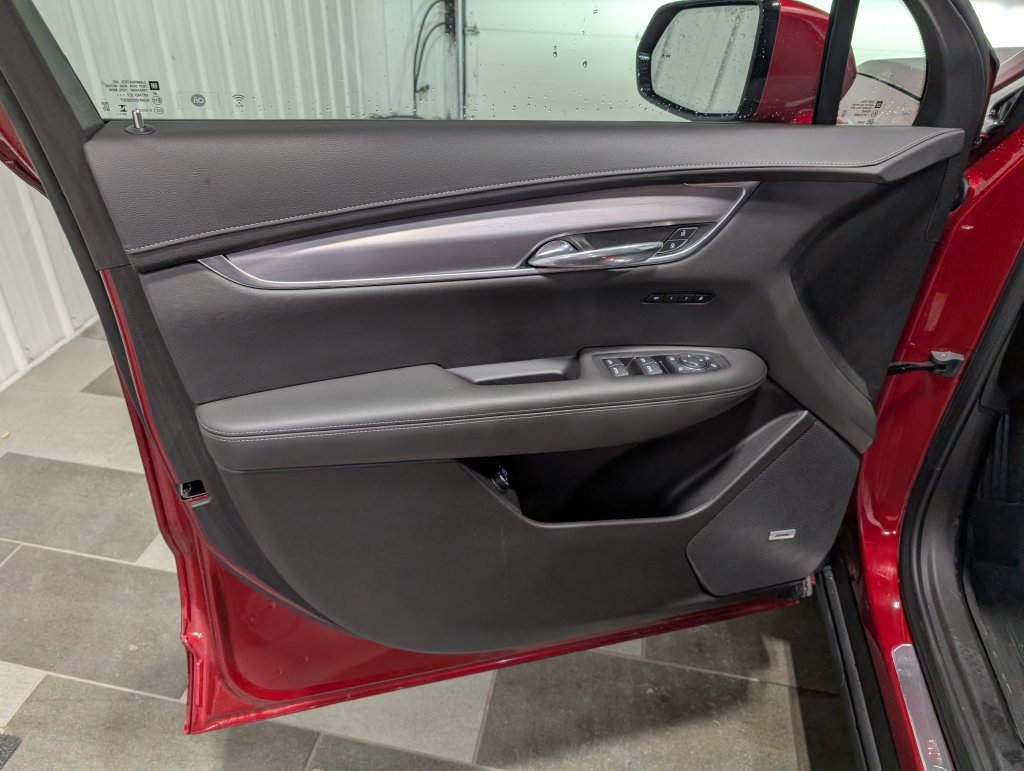 Used 2024 Cadillac XT6 Luxury w/ LPO, Floor Liner Package AWD/4WD image 14
